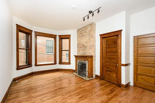1008 W Altgeld St #4 Photo 1