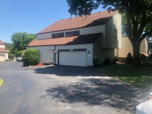 902 Woburn Dr, Camillus, NY 13031