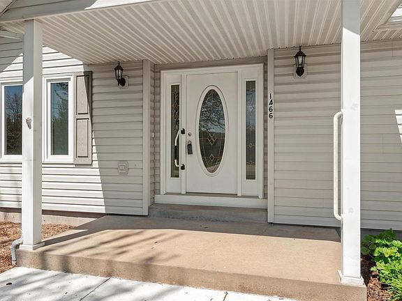 3rd image of 1466 2ND STREET SOUTH