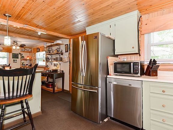4th image of 155 E Bacon St