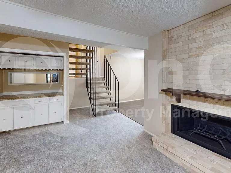 5809 Chimney Wood Cir — Photo 2