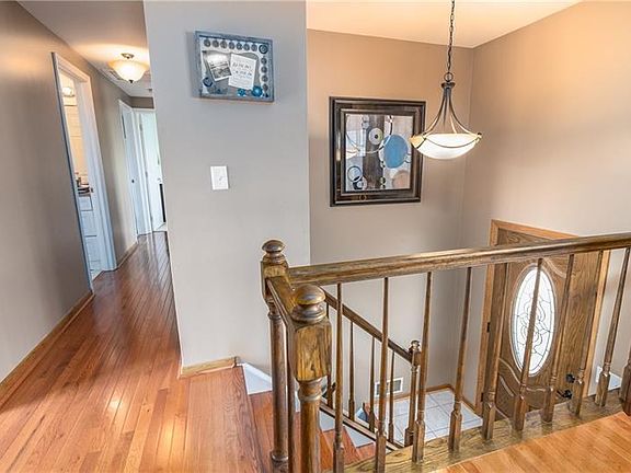 2nd image of 504 Lois Ln