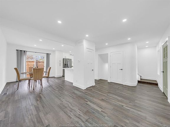 4th image of 1219 Elsmere Ave