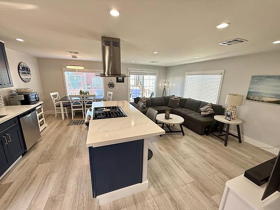 3rd image of 8 Lighthouse Rd #8