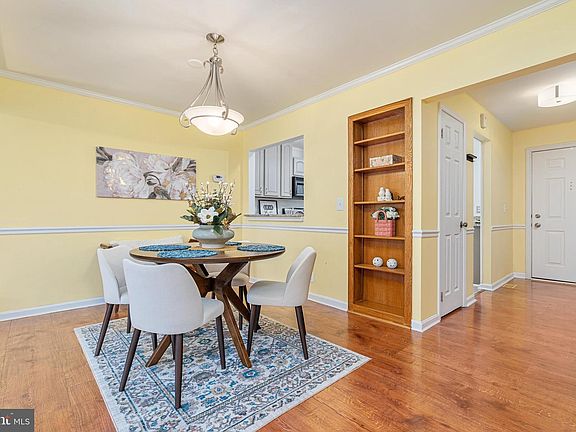 4th image of 61 Pepper Tree Ct