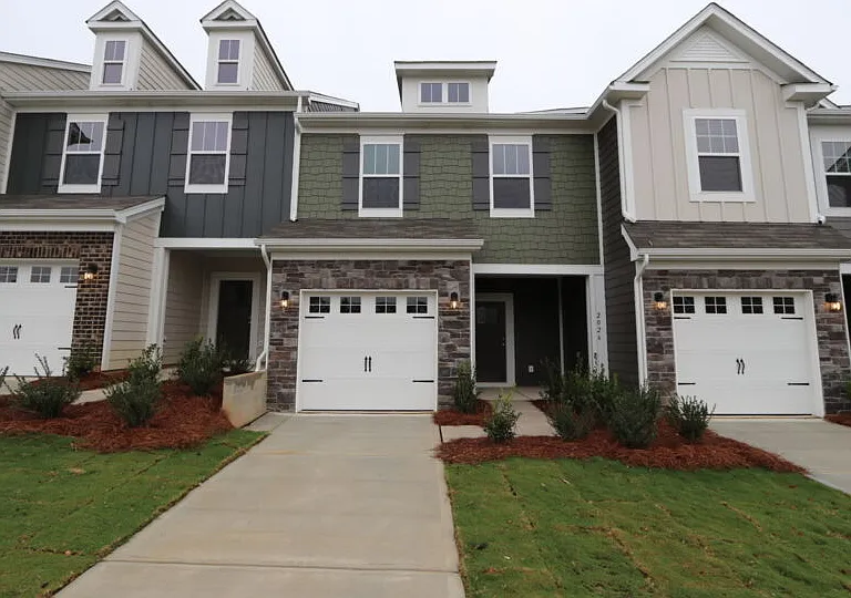 2026 Highland Park Dr — Photo 2