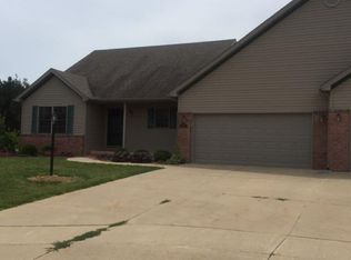 28 Elk Ct, Washington, IL 61571