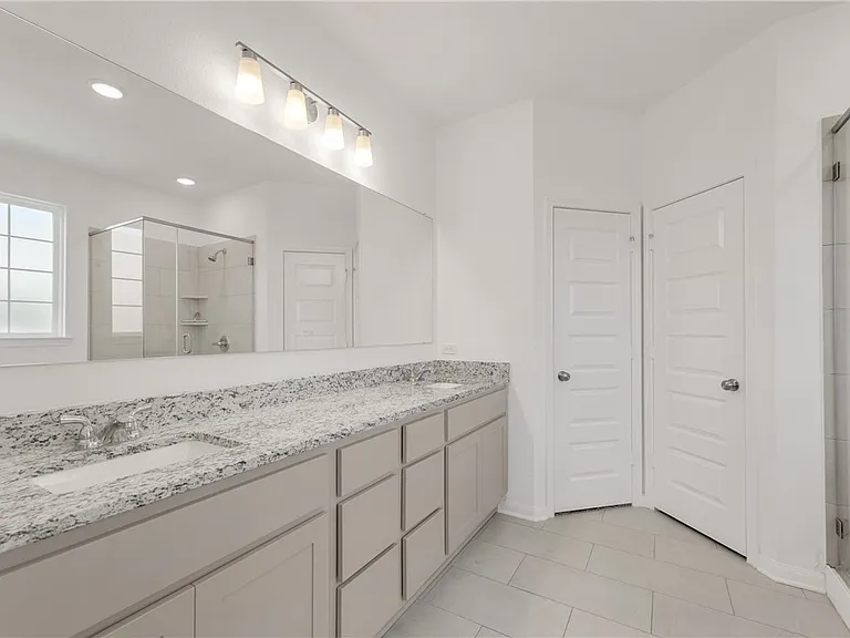 1386 Kingsgate Dr — Photo 18