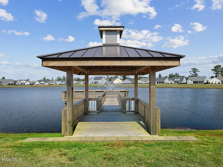 359 Hanover Lakes Dr — Photo 34