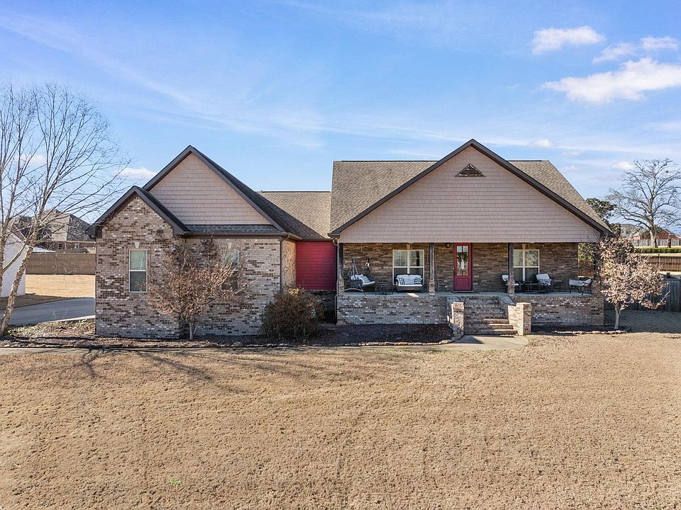 1st image of 120 Creekside Dr