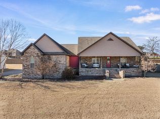 120 Creekside Dr, Tuscumbia, AL 35674