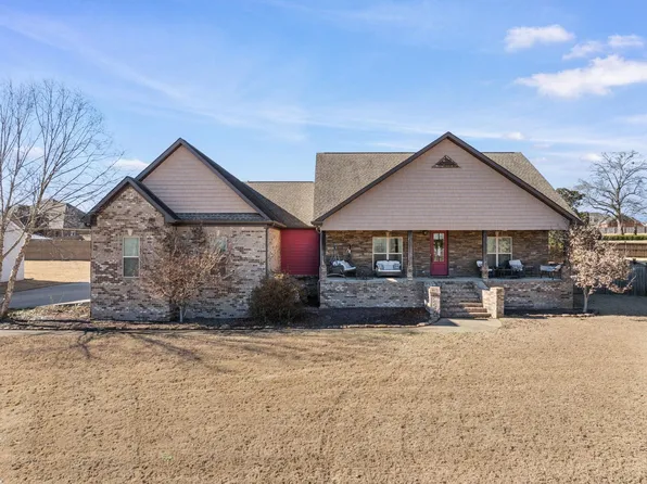 120 Creekside Dr, Tuscumbia, AL 35674