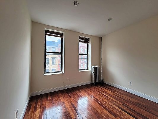 1st image of 256 E 10th St #4X