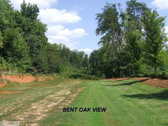 3rd image of 10 Bent Oak Ct