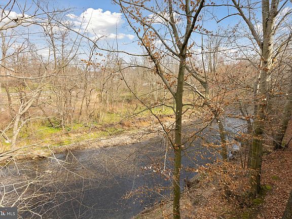 5th image of 902 Creekside Dr