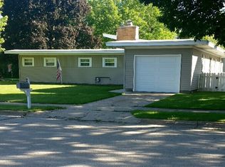49 20th St, Clintonville, WI 54929