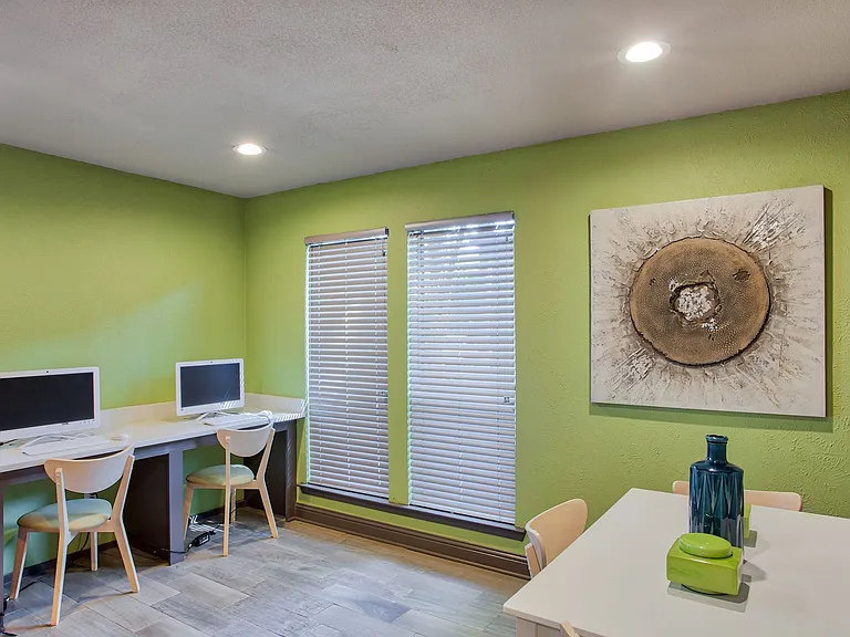 Highlands Creek Apartments — Photo 16