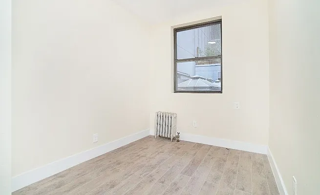 Rented by Avenues Real Estate | media 29