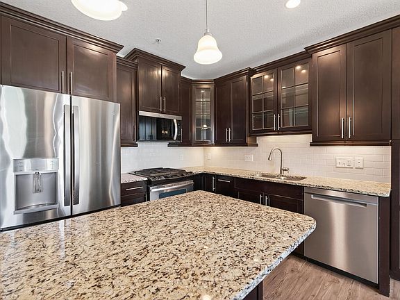 5th image of 3201 Countryside Ct Unit B