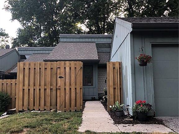 2nd image of 216 Sugarwood Ln