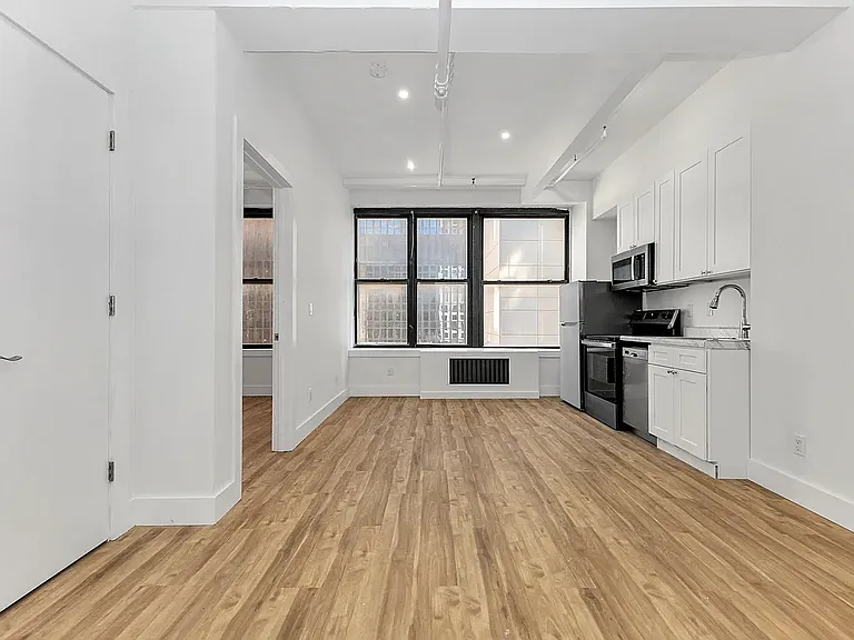 248 W 35th St #1006 — Photo 3