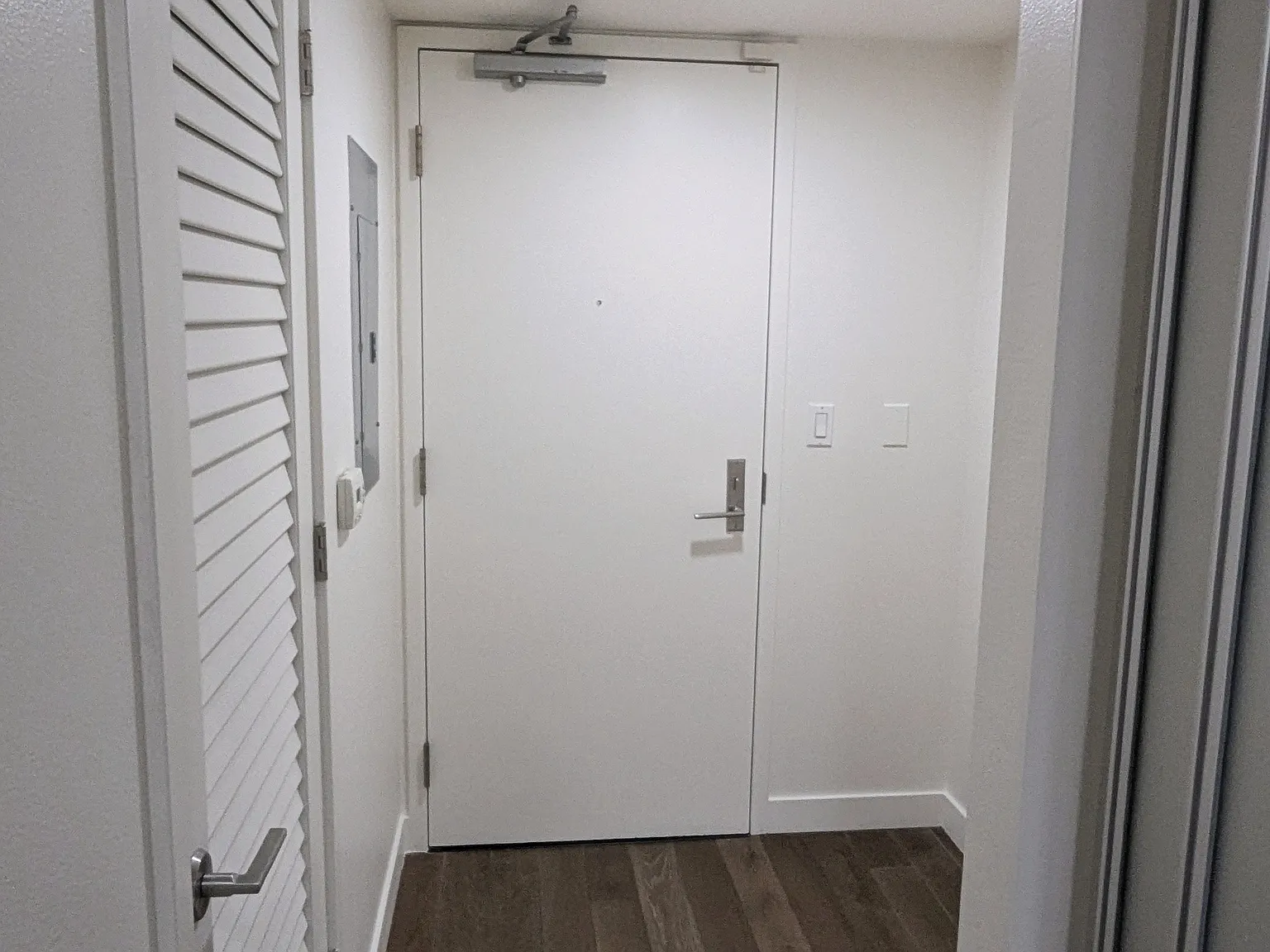 1 bed, 971 sqft, $2,700 — Photo 2