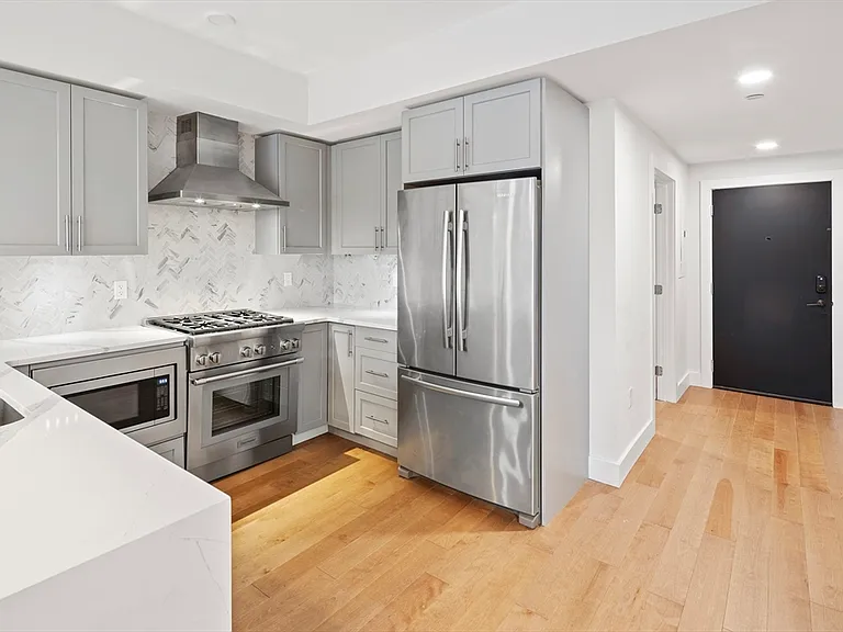 50 Hichborn St #204 — Photo 7