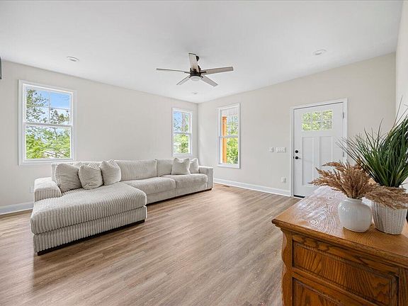 3rd image of 689 Berke Thomas Rd