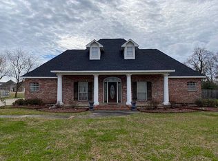 104 Oaktree Ln, Rayne, LA 70578