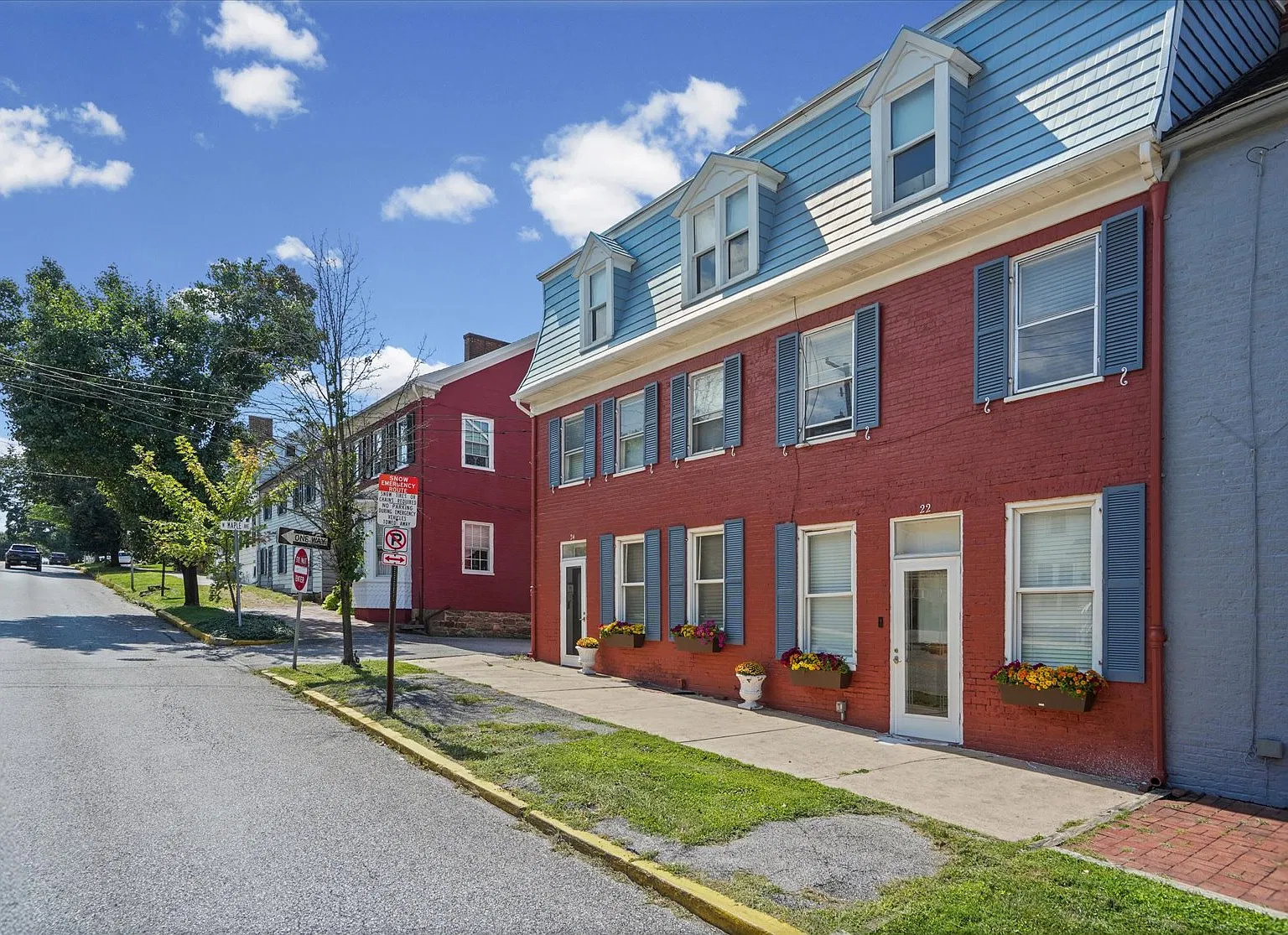2 bed, 1.5 bath, 1333 sqft, $1,950 — Photo 3