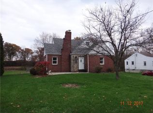 279 Maple Dr, Hermitage, PA