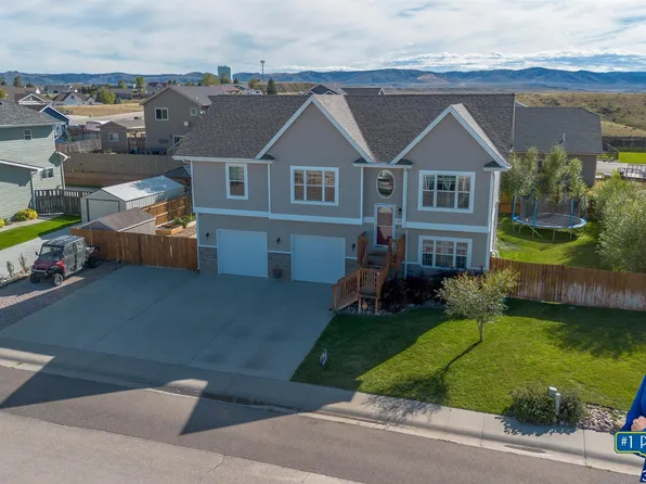 375 Williams Way, Glenrock, WY 82637