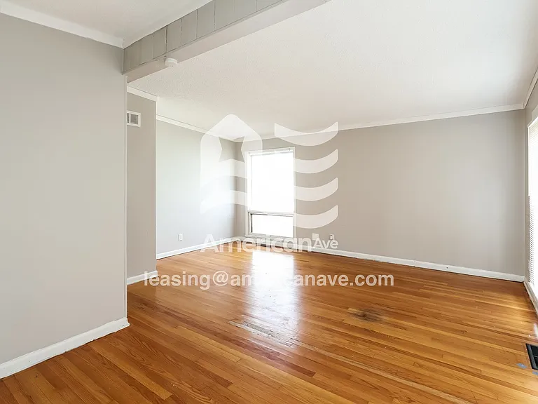 1634000_002_living_room_14299181.jpg