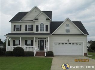 629 Broadmoor Ct, Grimesland, NC 27837