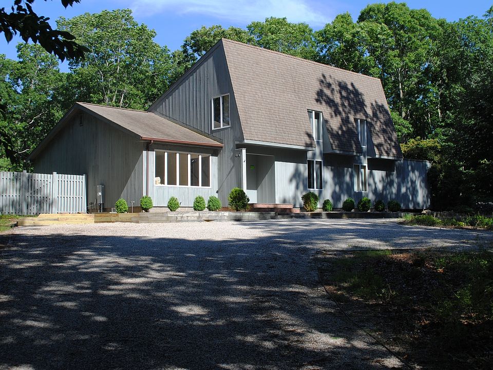 1st image of 3 Coronet Ln