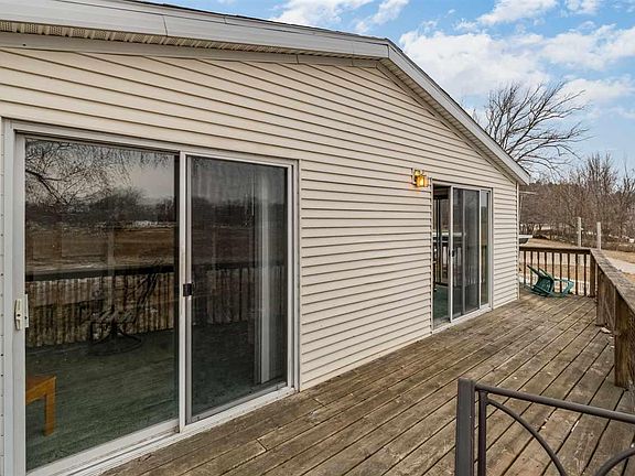 3rd image of 4409 Lakeview Dr