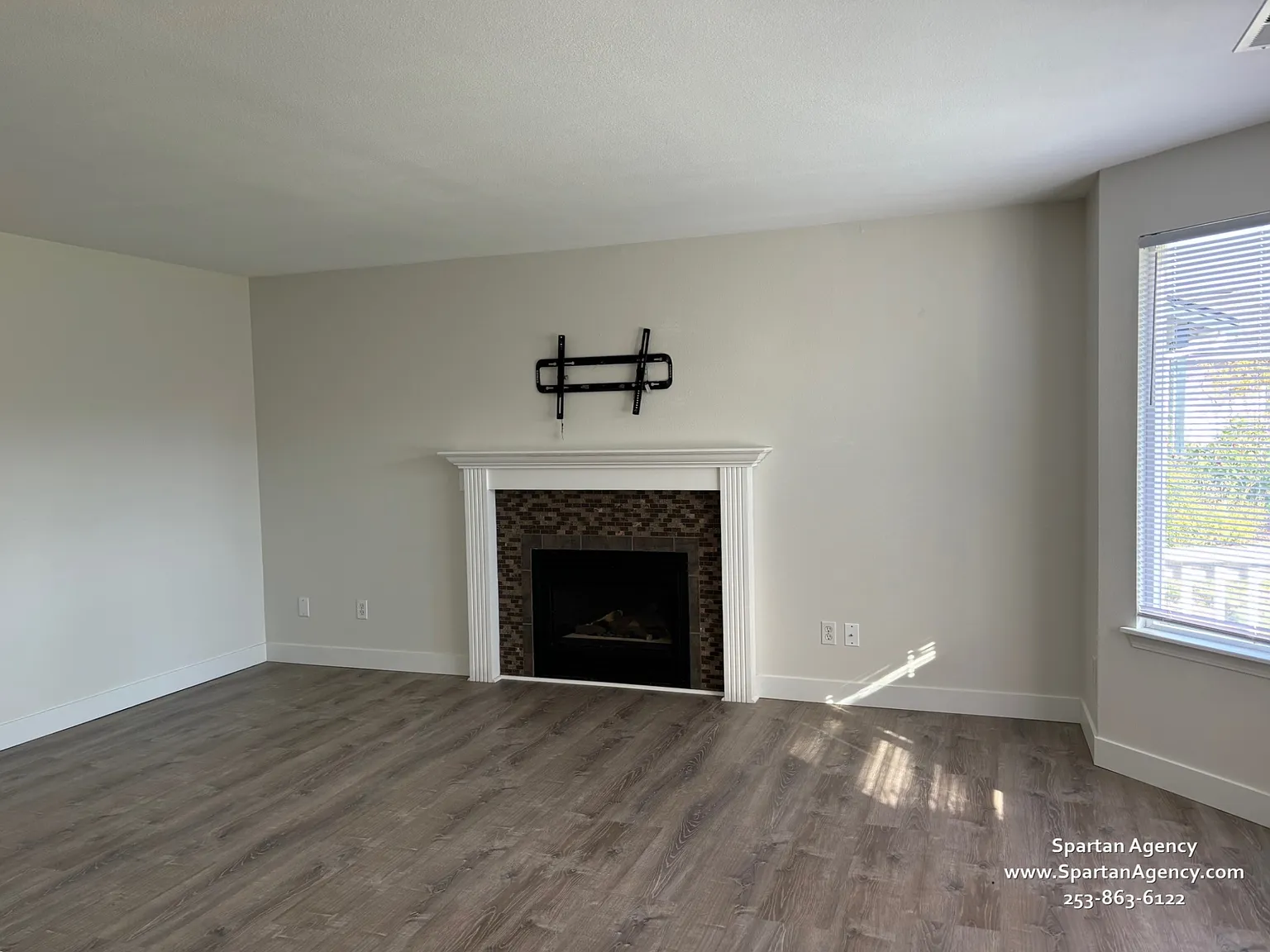 3 bed, 1.5 bath, 1092 sqft, $2,600 — Photo 3