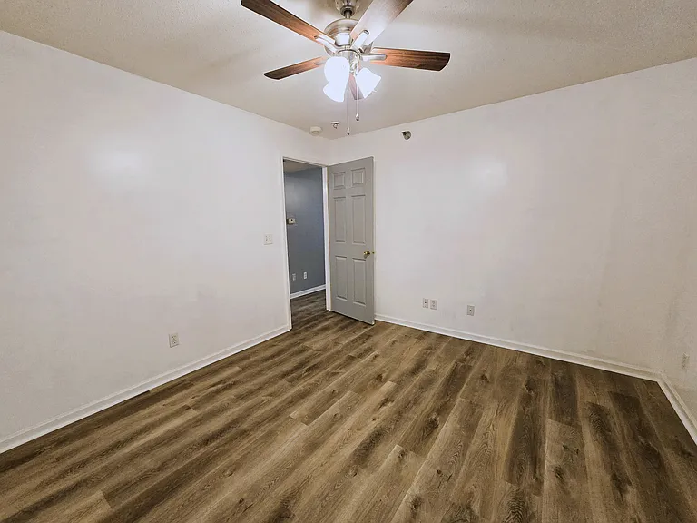 6972 N Olive St — Photo 15