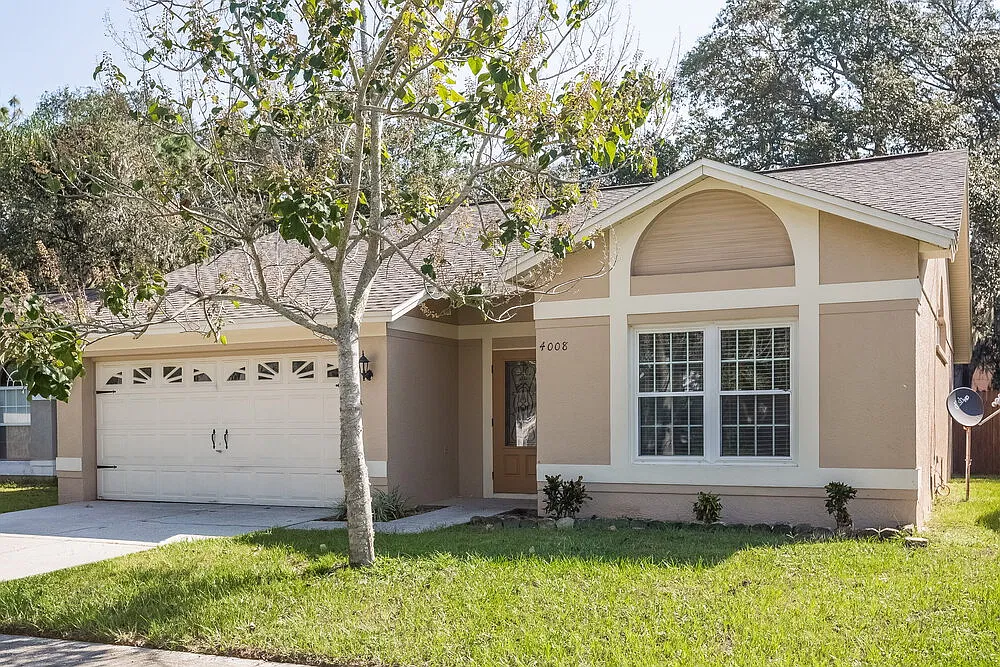 3 bed, 2.0 bath, 1277 sqft, $2,300 — Photo 2