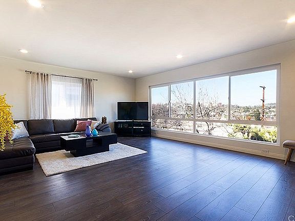 4th image of 3025 Montezuma Ave