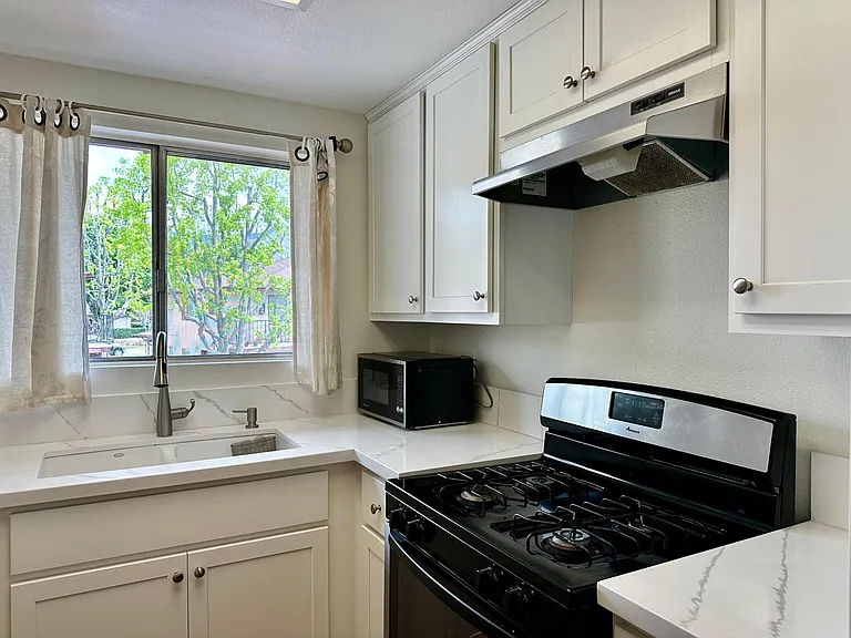 1123 W Sierra Madre Ave #4 — Photo 9