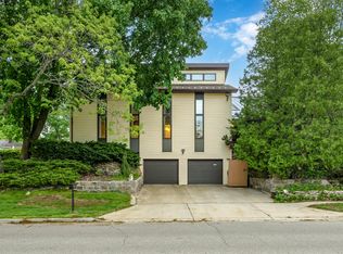 3130 Santos Ave, Kalamazoo, MI 49006