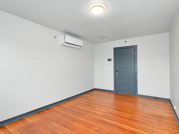 5th image of 5402 S Tacoma Way #219