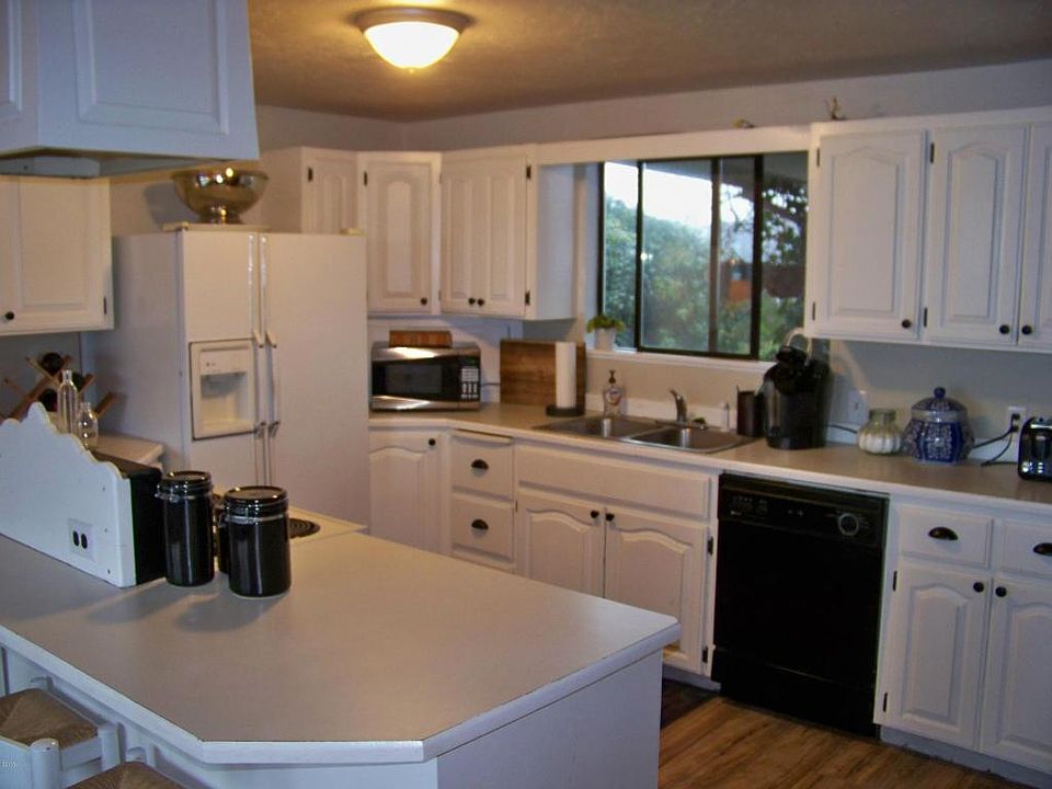 1079 Se #36TH, South Beach, OR 97366 | Zillow