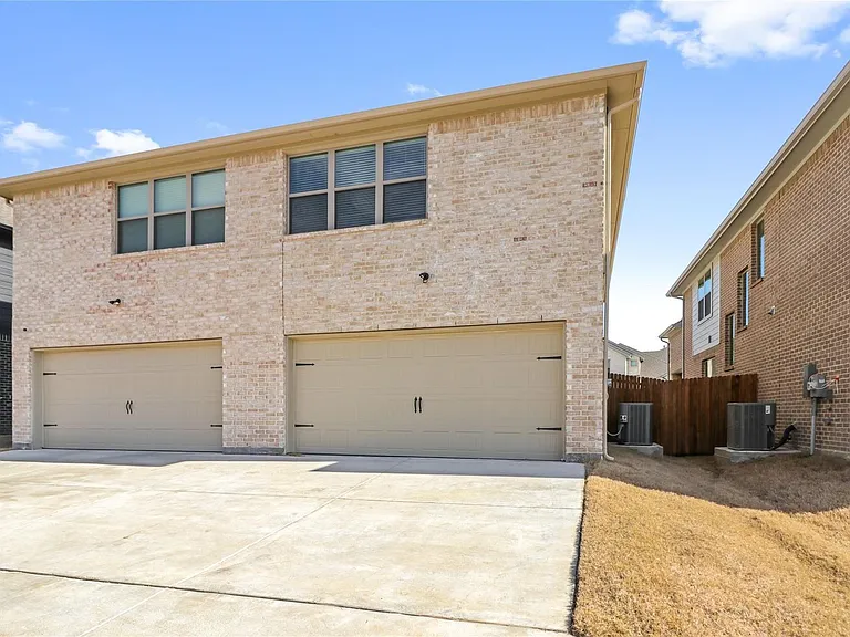 6717 Glimfeather Dr — Photo 2