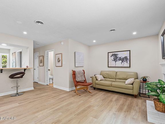 5th image of 130 Durwood Rd Unit N