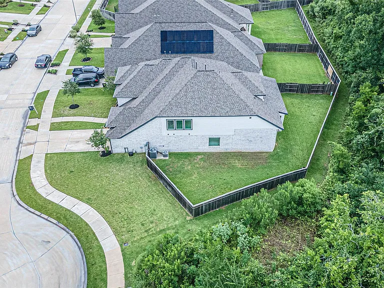 1618 Clover Ct — Photo 12