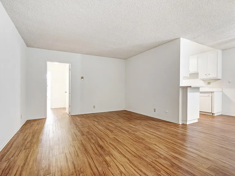 5292 Newcastle Ave — Photo 20