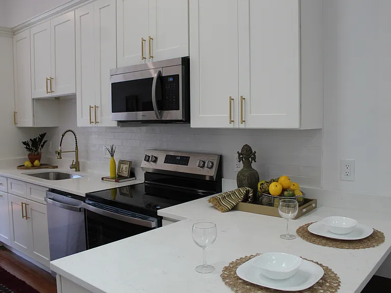 203 E 39th St #B — Photo 14