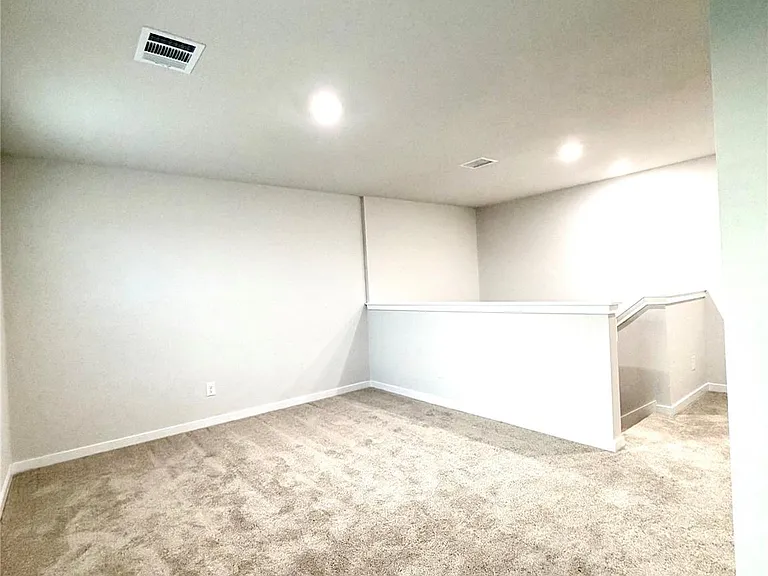 533 Shoreview Dr — Photo 13
